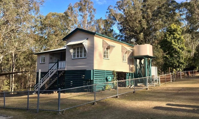 Jimna House | Jimna "Old School" Holiday House: Guest Rated 9.8, Ocean View