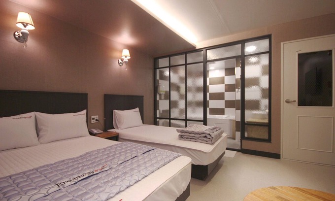 Jinju Hotel | Eco-Friendly Comfort at Jinju Broadway 42nd Street Hotel