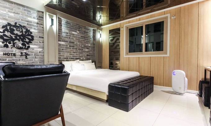 Chinju Hotel | Eco-Friendly Retreat at Jinju Hotel Oneul with Breakfast