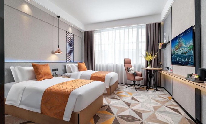 Baiyun Hotel | Comfortable Jinshi Hotel: Child-Friendly with Breakfast Included