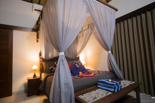 Penestanan Apartment | Relax at Jirna House: Enjoy a Refreshing Pool Experience