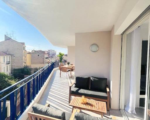 Riou - Petit Juas - Av de Grasse Apartment | Discover JJ Home: 4-Star Beachfront Oasis with Ocean Views