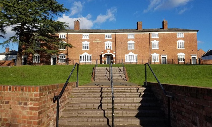 Stourport-on-Severn House | Relax at JJ's Gin Palace: Riverside Townhouse Escape