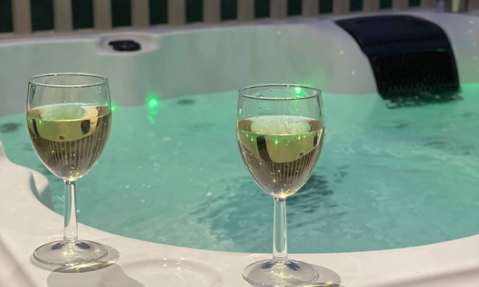 Allerthorpe Cabin | Indulge at JJ's Azelea Lodge with Private Hot Tub Retreat