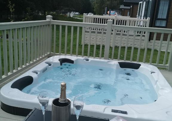 Allerthorpe House | Experience JJs Lodge Azalea: Oceanfront & Pet Friendly Stay