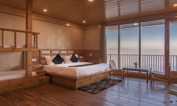 Theog Hotel | Welcoming Jk Dream View Kufri: Perfect for Families