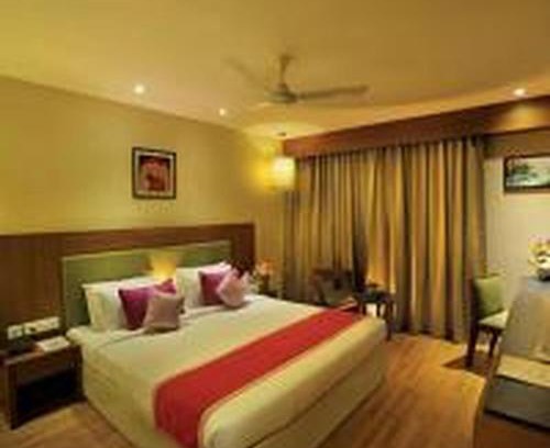 Perambra Hotel | Budget-Friendly Stay at Jk Park Residency Perambra