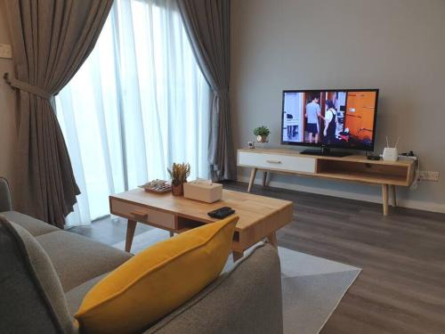 Kuching Apartment | Inviting JK UpperSanctuary with Pool & Family-Friendly Vibes