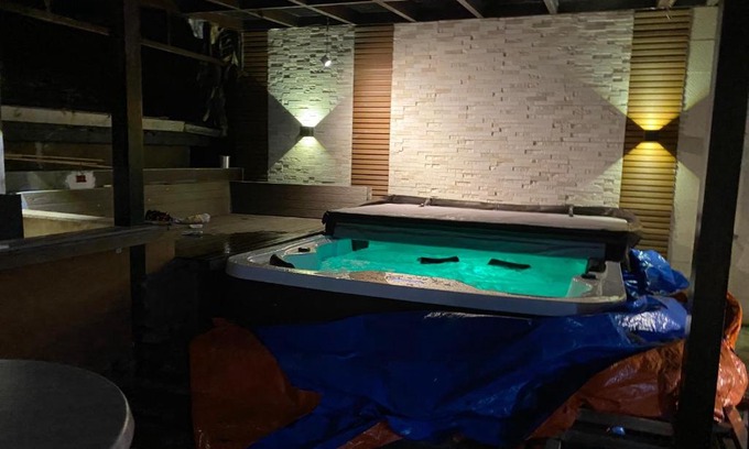 Tagaytay House | Relax at JKL Loghomes with Outdoor Jacuzzi & Pet-Friendly Perks