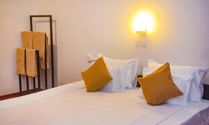 Hikkaduwa House | Oceanfront Escape at JLH Beach Hotel Hikkaduwa