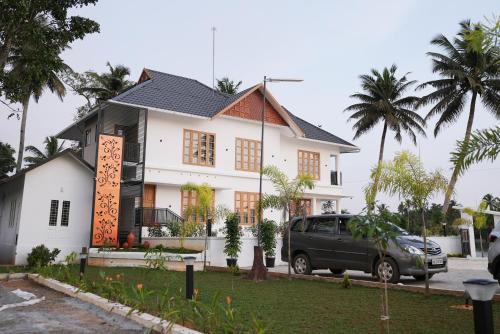 Champakulam Bed & Breakfast | Family-Friendly JMJ Riverview Homestay with Kitchen Access