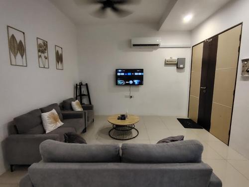 Miri House | Welcoming JNJ Miri Homestay - Family and Pet Friendly Retreat