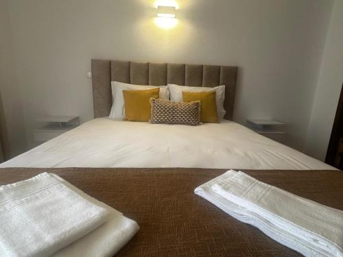 Fatima Apartment | Family-Friendly João Paulo II Apartment with High Guest Ratings