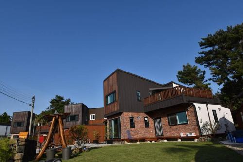 Seongsan Apartment | Family-Friendly Jo and Lee Kids House with 10/10 Rating