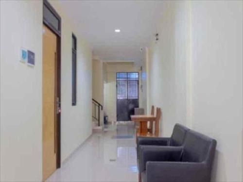 Jakarta Hotel | Cozy Jo Homestay Cengkareng with Complimentary Breakfast