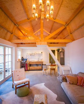 Zaandam House | Delightful Joans B&B: Child-Friendly with Breakfast Included