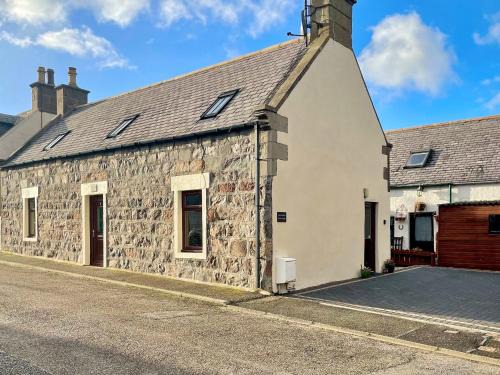 Buckie House | Guest Rated 10/10 at Jock Mcmuffin Cottage, Family Friendly