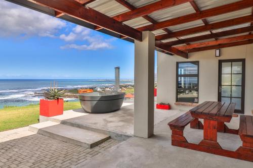 Betty's Bay House | Relax at Jock's View: 4-Star Oceanfront Retreat