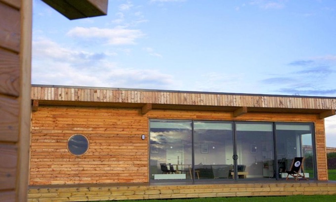 John O'Groats House | Inviting Jog Lodge: 3 Bed Sea-View, Pet & Child Friendly