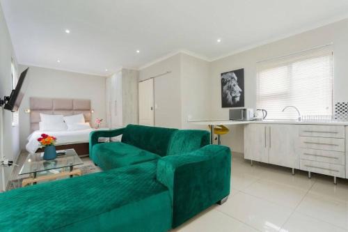 Lombardy East Apartment | Convenient Stay Near N1 with Family-Friendly Amenities