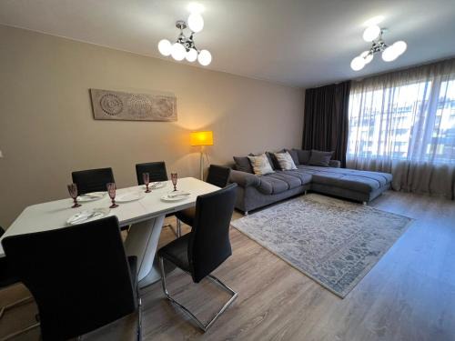 rayon Triaditsa Apartment | Family-Friendly Johannesburg Apartment with Play Area & Parking