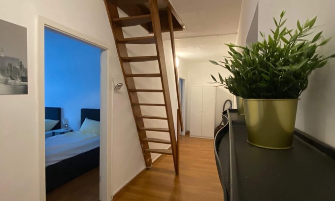 Neumuenster House | Johannisstraße 1 W4 - 3 bedrooms with parking space
