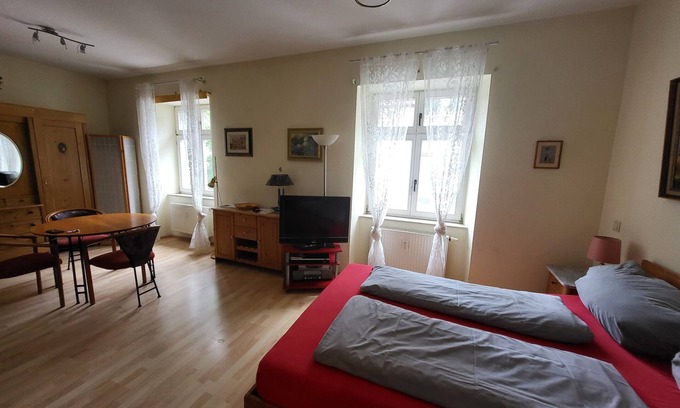 Altstadt Apartment | Relaxing Lake View Stay at Ferienwohnung Johannistüble Konstanz