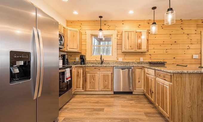 McHenry Cottage | Discover Comfort at John's Place - 4-Star, Pet Friendly
