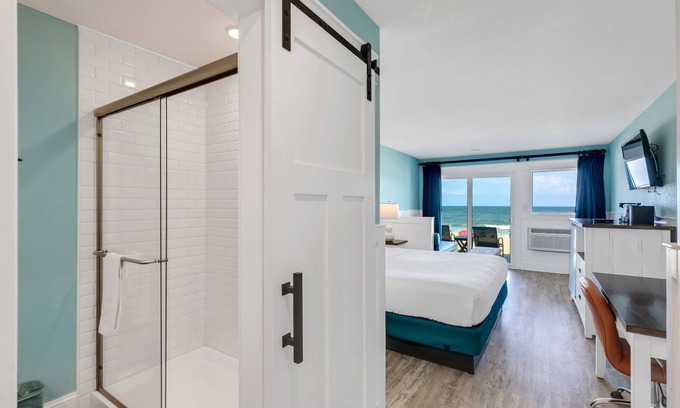 Kill Devil Hills Hotel | Oceanfront Retreat at John Yancey Inn - Top-Rated Stay!
