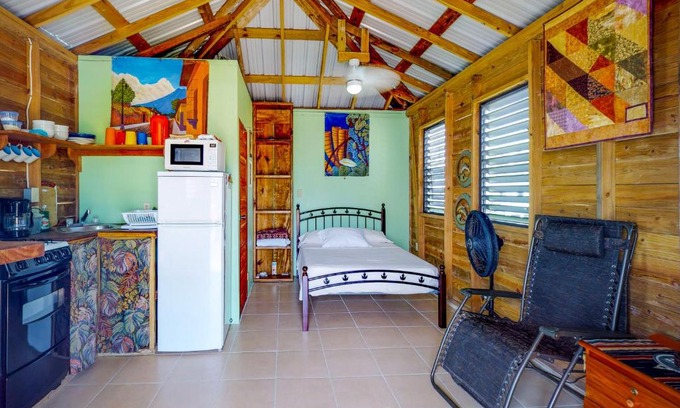 Caye Caulker House | Pet and Child-Friendly Stay at Johnny O's Cabana