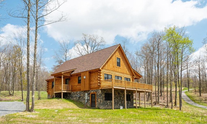 McHenry House | Pet-Friendly Johns Place: Ideal for Family Getaways