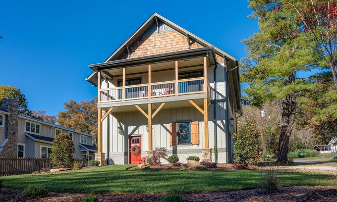 Black Mountain Cottage | Modern Johnson Carriage House - Steps from Downtown Black Mountain