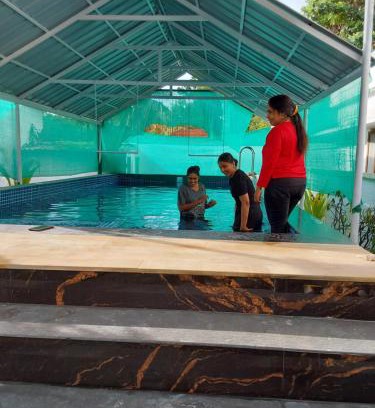 Sea View Ward House | Ecohouseboat Retreat: Johnson's Homestay with Ocean Views