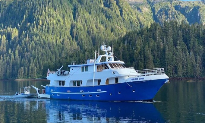 Friday Harbor Boat Rental | Experience Bear Paw: Your Private Yacht in San Juan Islands