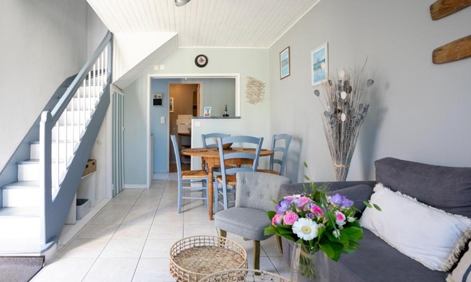 Saint-Quay-Portrieux House | Discover Joisalig: Family-Friendly Haven with High Ratings