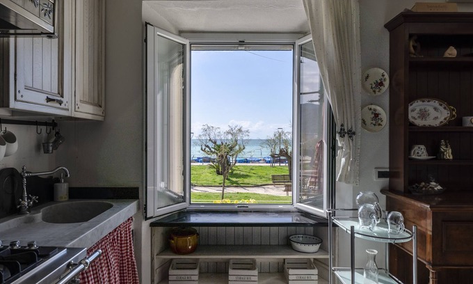 Riva Trigoso Apartment | Altido Cà del Mar: Steps from the Beach with Ocean Views