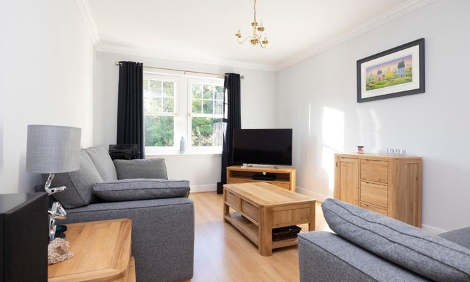Dunbar Apartment | Modern JOIVY Flat: Free Parking & Child-Friendly Comfort