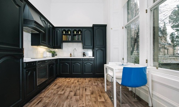 West End Apartment | Palmerston Place Residence: City Centre Apt with Parking