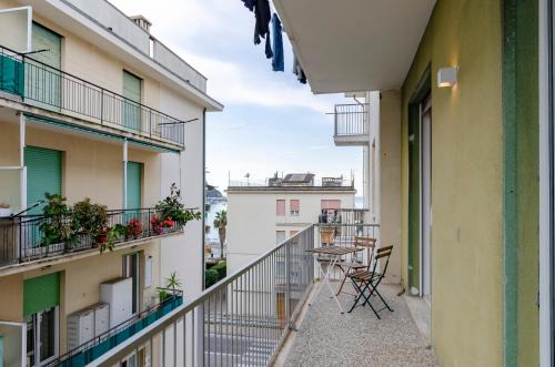 Sestri Levante Apartment | Tranquil JOIVY Apt for 6 with Terrace, Steps from Beach