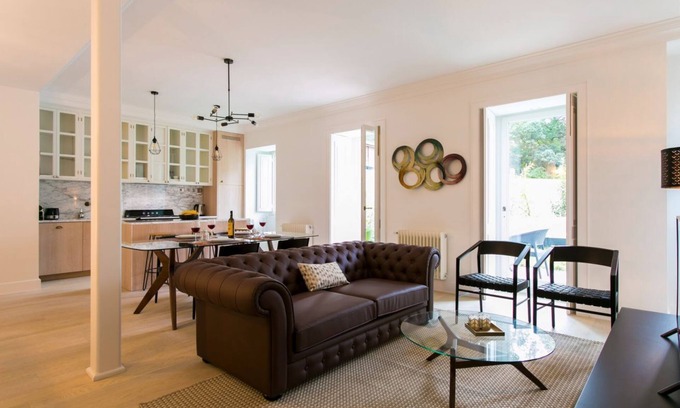 Santo Antonio House | Cozy 2BR Apartment with Garden Near Avenida Subway