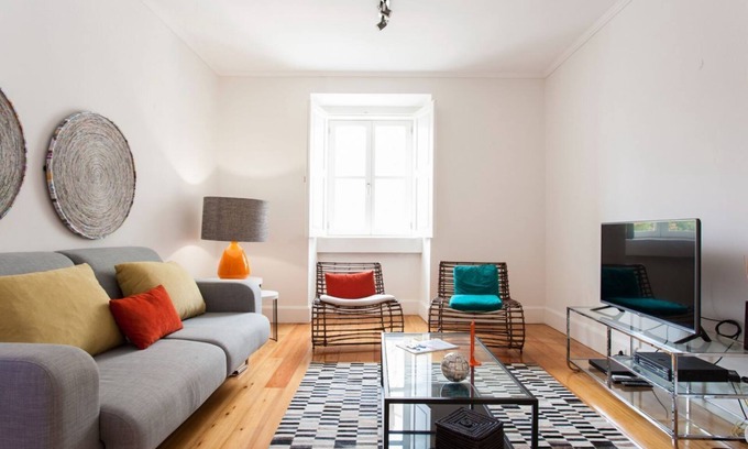 Santa Maria Maior Apartment | Stylish 2BR Apartment with Balcony in Baixa
