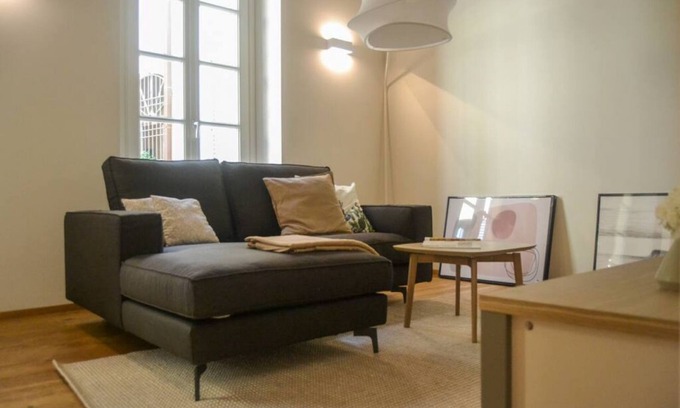 Cerchia dei navigli Apartment | Modern 2 BR Apartment near Sforzesco Castle & Accessible