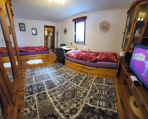 Urbach-Kirchdorf House | Cozy Jolanta-Ferienwohnung Near A3 - Pet Friendly Haven