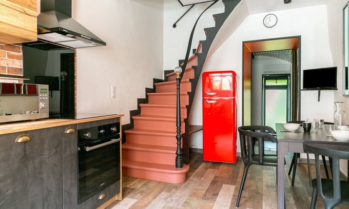 Joyeuse House | Discover Joleen: Cozy Two-Bedroom Retreat with Spa