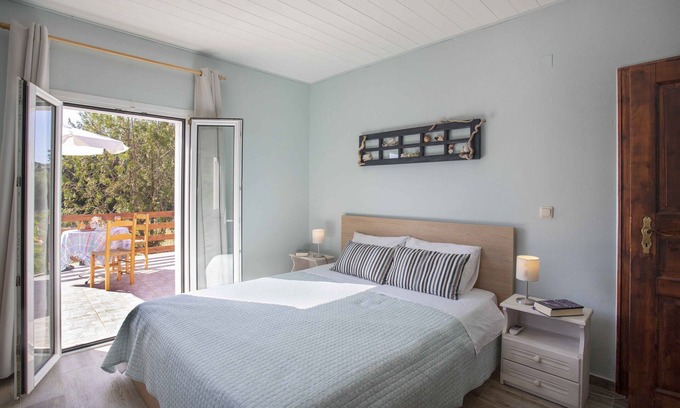 Kerameies House | Peaceful Joleni Cottage: Oceanfront Getaway Near Beaches