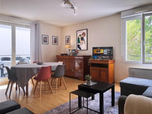 Neudorf Ouest Apartment | Cozy 3P with Terrace & Garage Near City Center