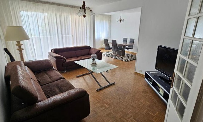 Salon-de-Provence Apartment | Comfortable Joli 4-Piece Hotel in Salon de Provence