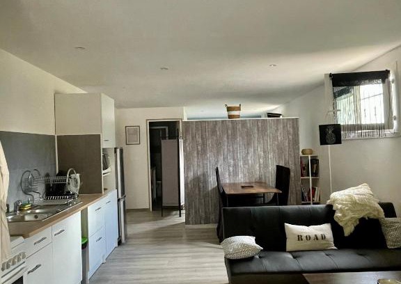 Auch Apartment | Beautiful Apartment with Garden Access - Rated 10/10!