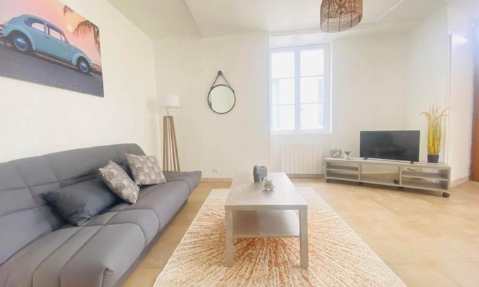 Laon Apartment | Cozy Apartment Steps from the Cathedral - Family Friendly