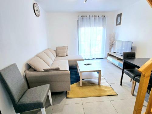 Morangis Apartment | Charming Apartment Near Paris Orly - Family Friendly & Rated 9.4